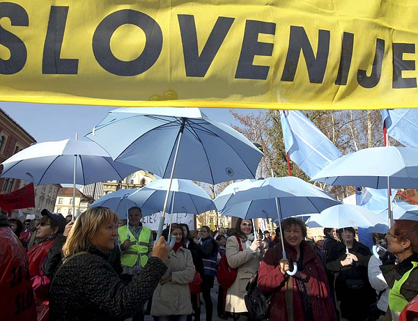 Szlovénia fogadja a reggel Horvátországból útnak indított migránsokat