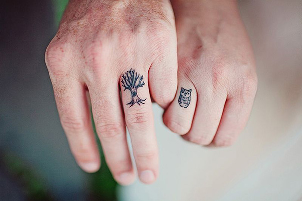 Bátor párok, akik gyűrű helyett tetoválást csináltattak