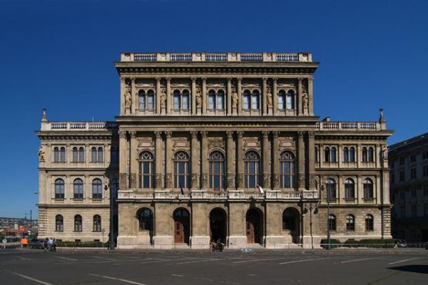 Átfogó kutatási programokat indítana a Magyar Tudományos Akadémia