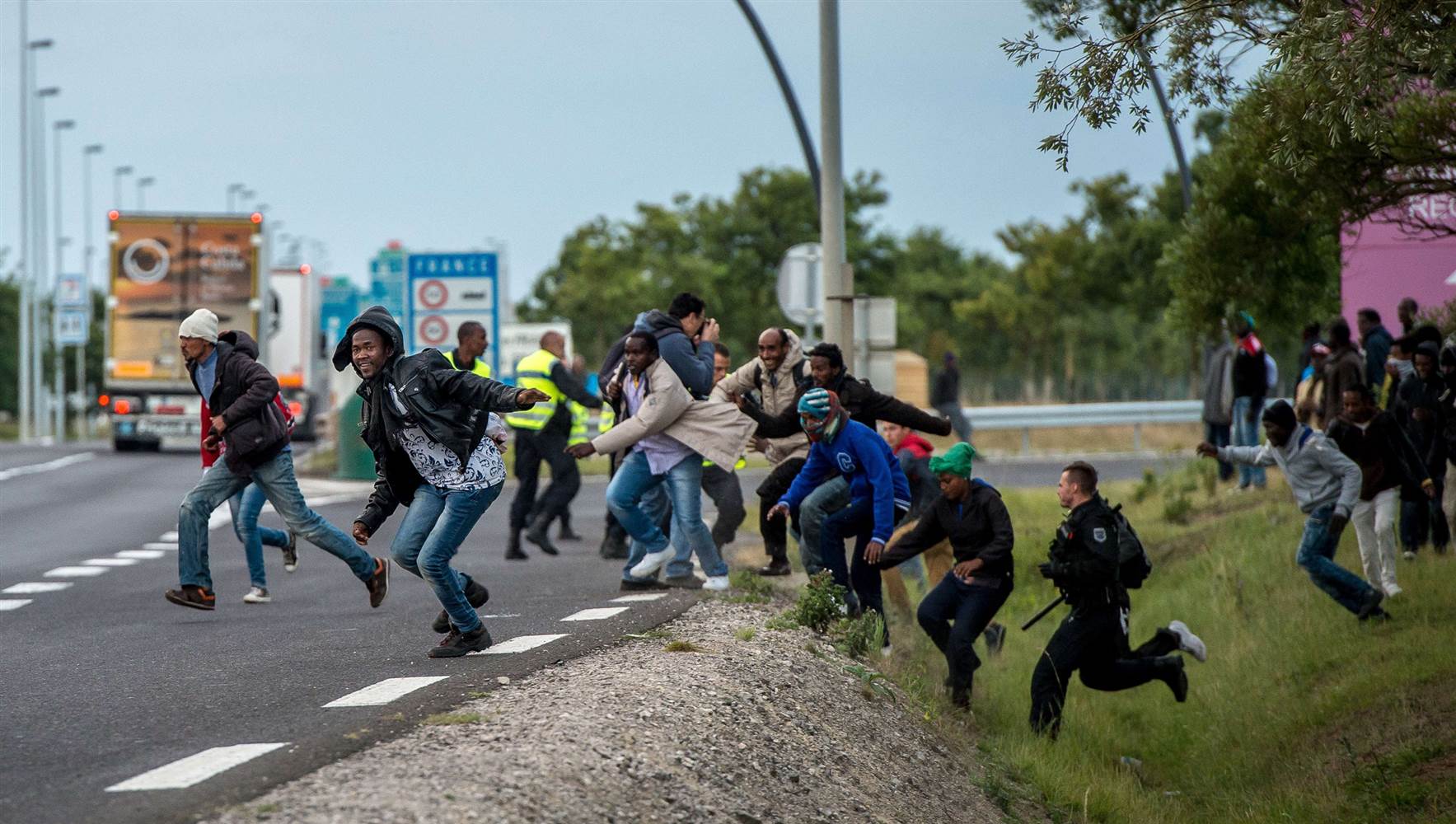 Balesetben ismét meghalt egy migráns Calais-nál