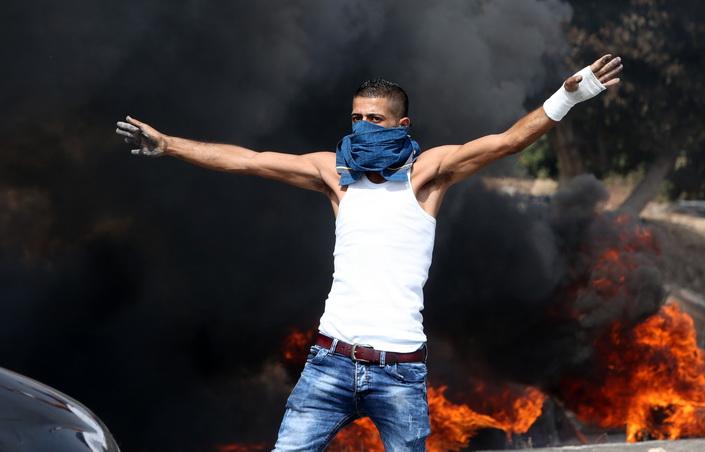 Felgyújtotta a bibliai József sírját egy maszkos palesztin tömeg – videó