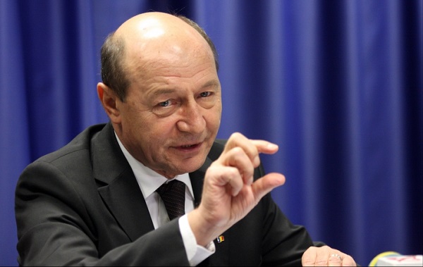 Basescut volt román államfőt a védnökségével alakult párt elnökévé választották