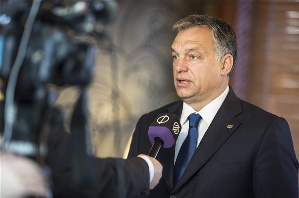Orbán: határőröket és rendőröket küldenek a V4-ek Görögországba