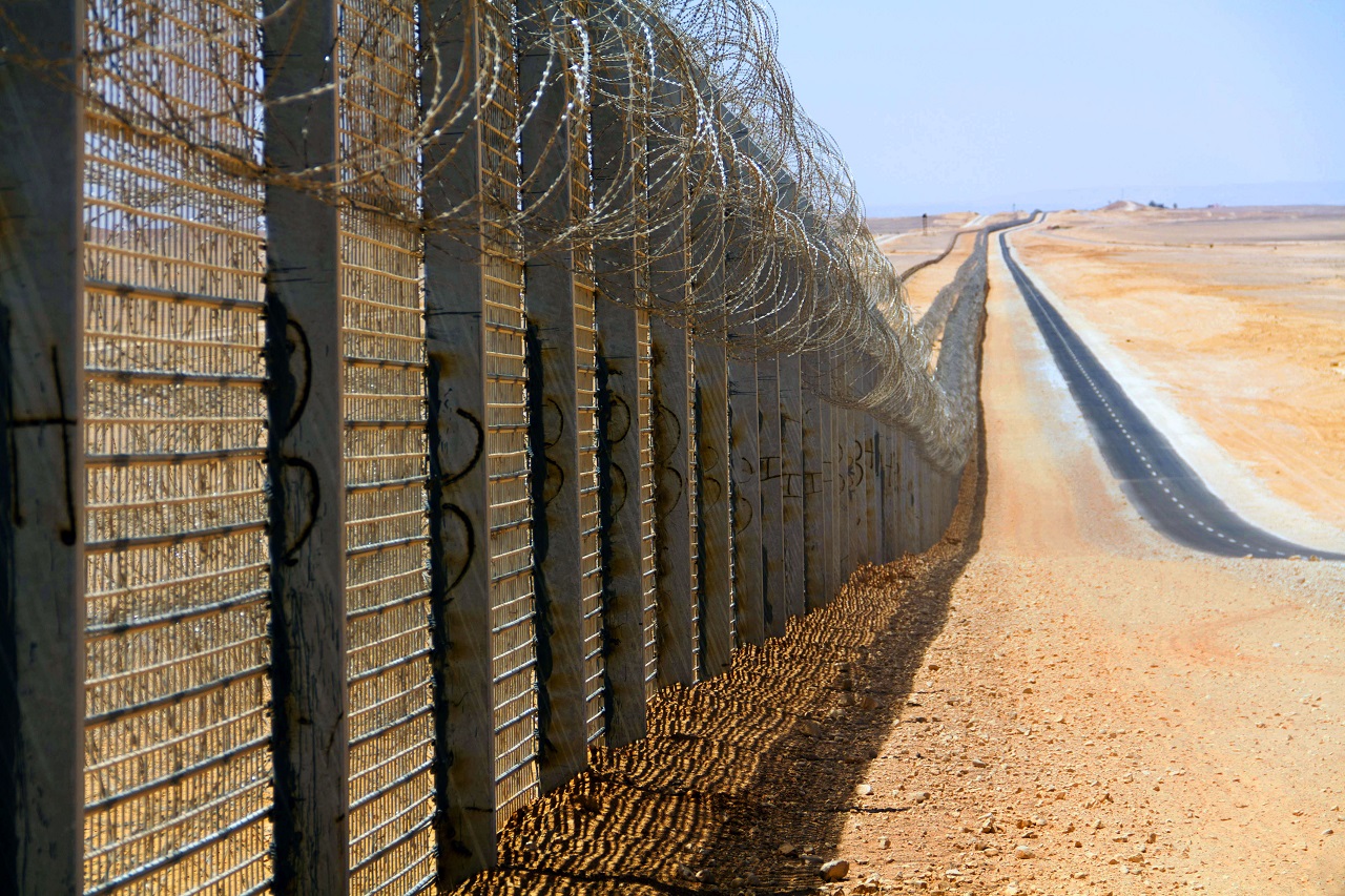 Tizenöt afrikai migráns holttestét találták meg az egyiptomi-izraeli határ közelében