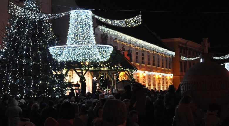 Fehérvári Advent: kulturális programok, megújuló díszkivilágítás