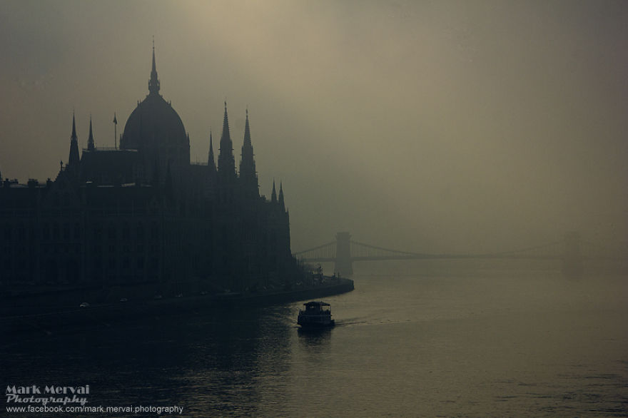 Csodálatos képek a ködbe burkolózott Budapestről