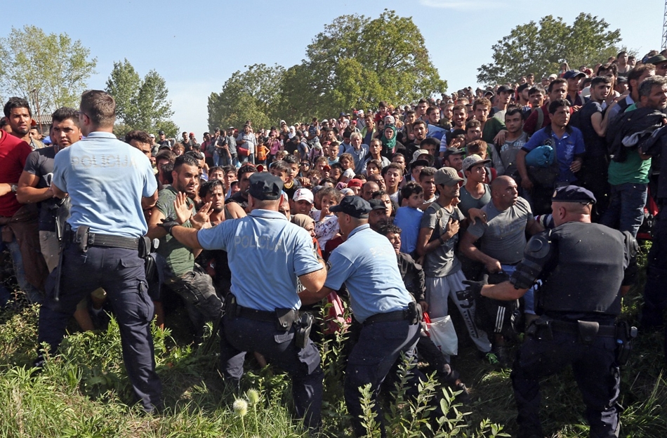 A Horvátországon áthaladó migránsok száma a nap végére elérheti a 400 ezer főt