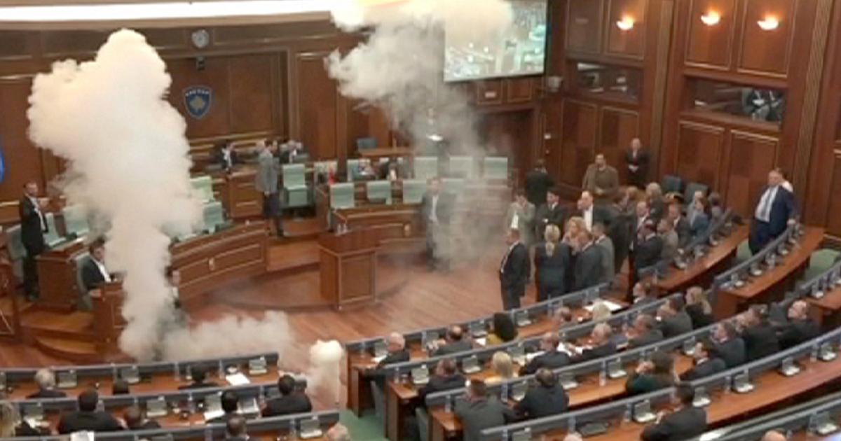 A koszovói ellenzék ismét könnygázzal akadályozta a parlament munkáját