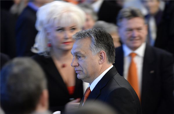 Újraválasztották pártelnöknek Orbán Viktort