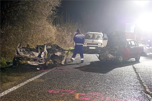 Többen meghaltak egy közúti balesetben Bicskénél