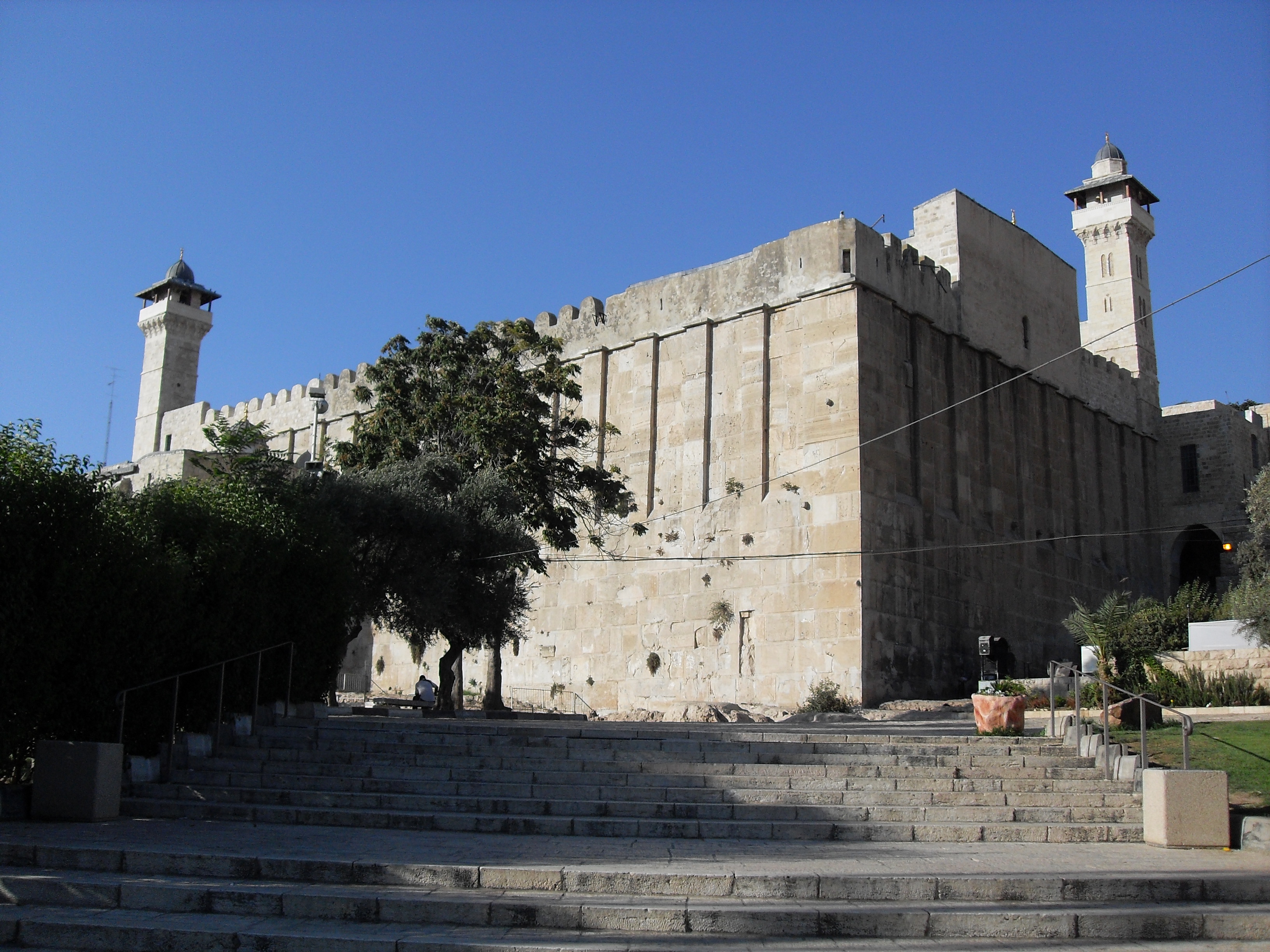 Egy késelő súlyosan megsebesített egy izraelit Hebronban, agyonlőtték