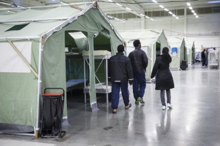 Kísértetjárás miatt félnek a migránsok egy svéd befogadóállomáson