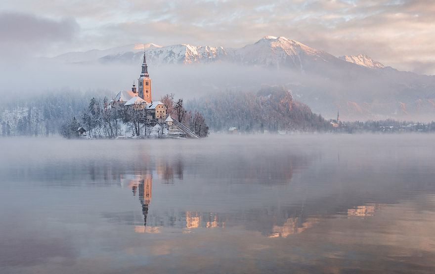 Mesébe illő téli tájképek egy szlovén kisvárosból