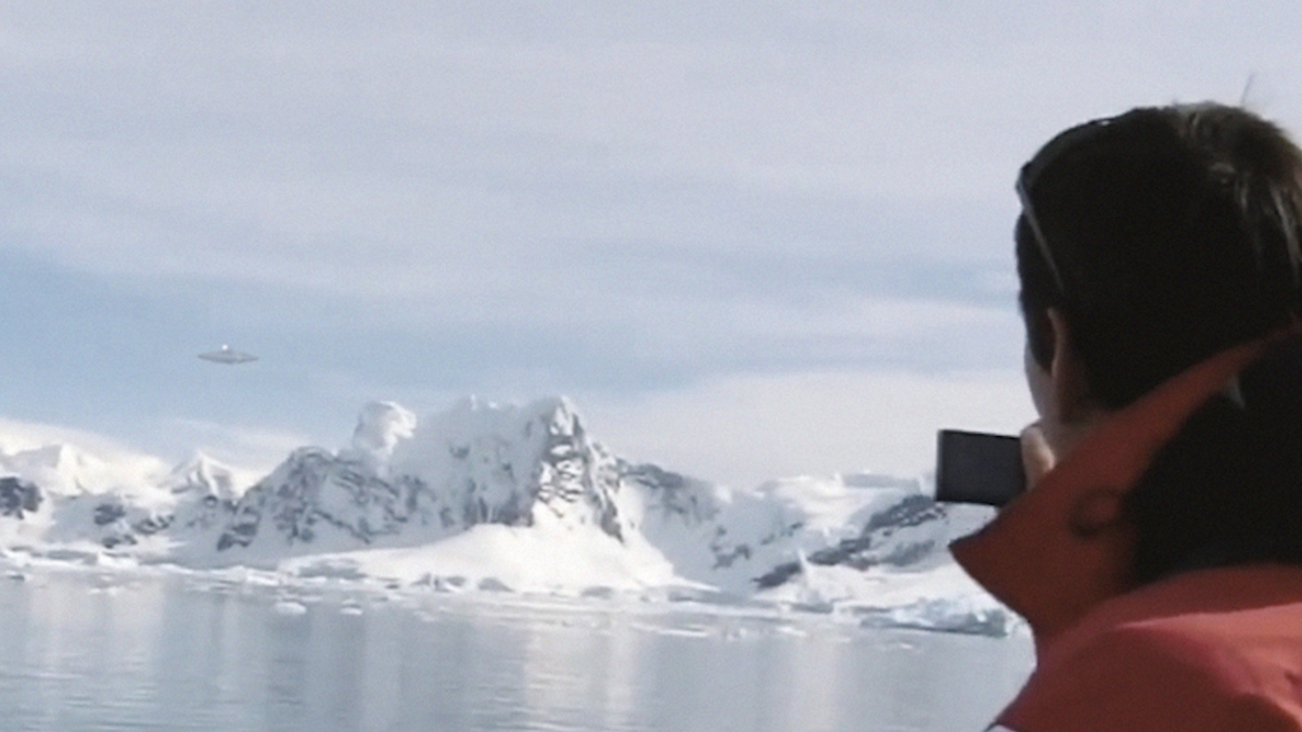 Ufót kameráztak az Antarktiszon!