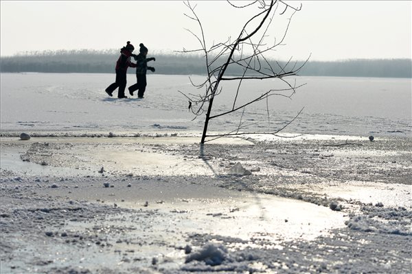 A befagyott Tisza-tó