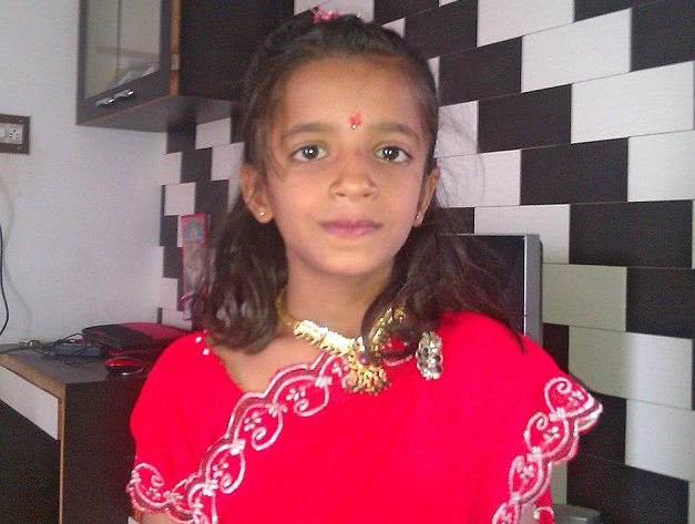 Óriáshangyák százai élnek egy indiai kislány fülében – videó 18+