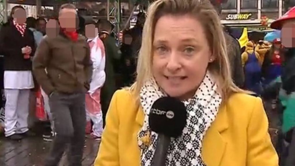 Élő adásban molesztálták a belga riporternőt a kölni karneválon -18+