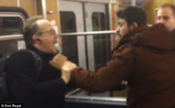 Német nyugdíjasokat vertek a migránsok egy metrón - videó