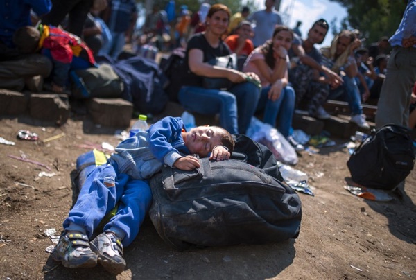 Tudósító: ismét zárva a görög-macedón határ, többen megpróbálnak átszökni