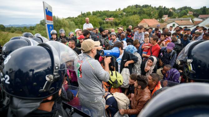 Szlovén rendőrség: a nyugat-balkáni országok korlátozzák a migránsáradatot