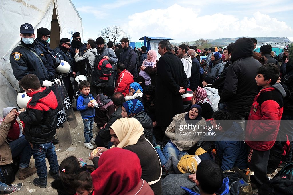 Görögország 14 új befogadó központot nyit meg a feltorlódott migránsoknak