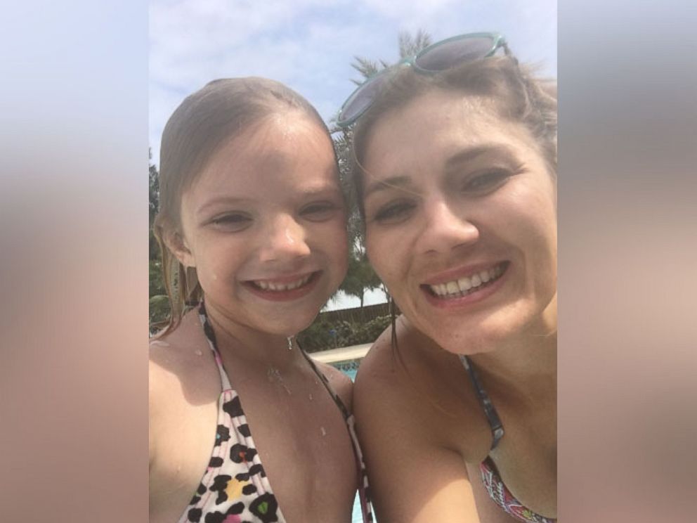 5 éves hős kislány húzta ki eszméletlen édesanyját a medencéből – videó