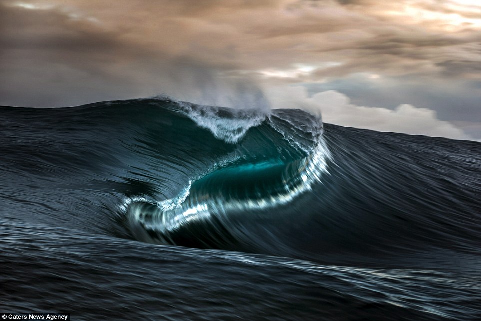 Hipnotizáló szépség - fotósorozat a félelmetes hullámok földjéről