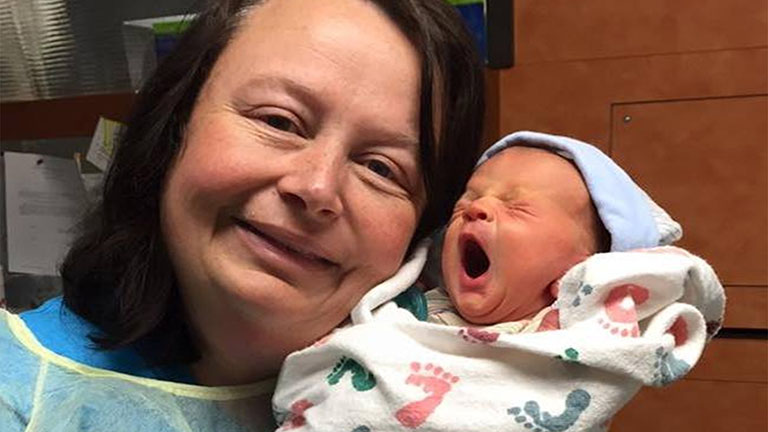 A 20 éve meddő nő szülés előtt 4 héttel tudta meg, hogy babát vár