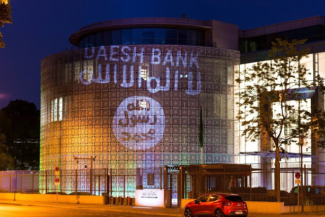 Berlinben a szaúd-arábiai nagykövetség épületére figyelem felkeltő feliratot vetítettek