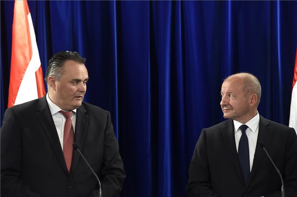 A magyar-osztrák védelmi együttműködés erősítéséről tárgyalt a két ország védelmi minisztere