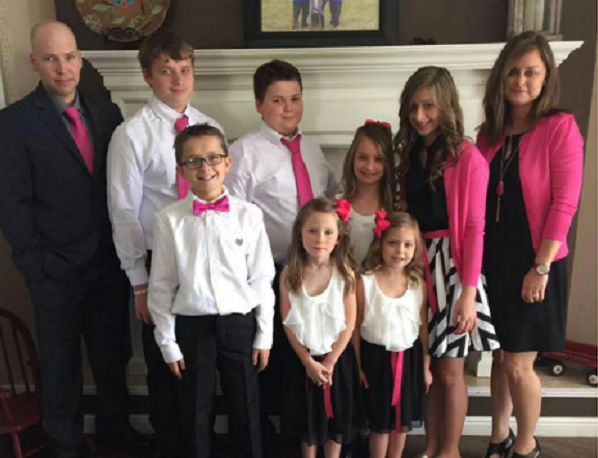 Emberfeletti szívességet kért barátnőjétől a 6 gyerekes rákbeteg édesanya