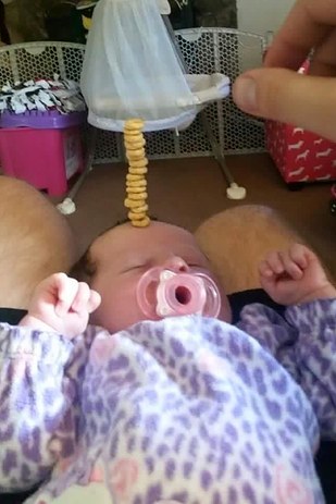 „Pakolj gabonapelyhet alvó babádra” az új őrület a neten
