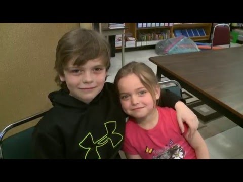 10 éves hős kisfiú mentette meg fuldokló húga életét – videó