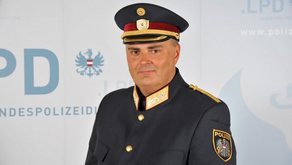Osztrák védelmi miniszter: Közös, regionálisan megszervezett európai határvédelemre van szükség