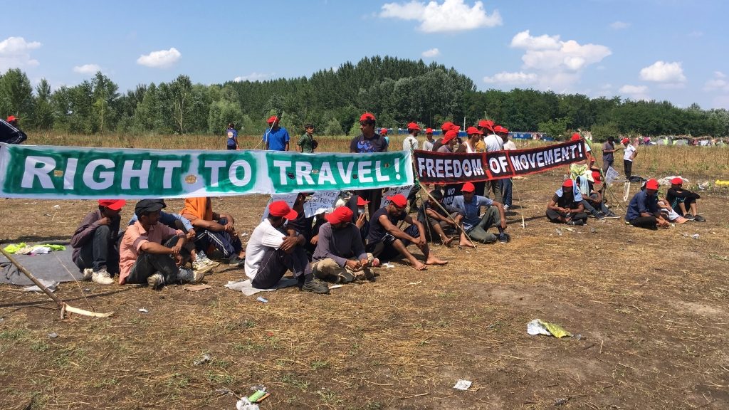 Horgosnál lévő migránsok kimerültség miatt befejezték az éhségsztrájkot