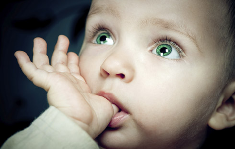 Az ujjukat szopó vagy körmüket rágó gyerekek kevésbé hajlamosak az allergiára