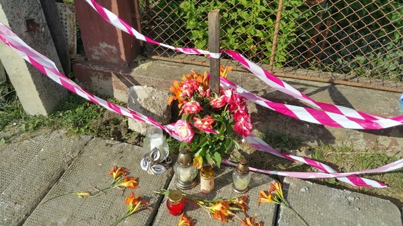 Belehalt a 11 éves fiú, aki alatt beszakadt a járda Szentdomonkoson