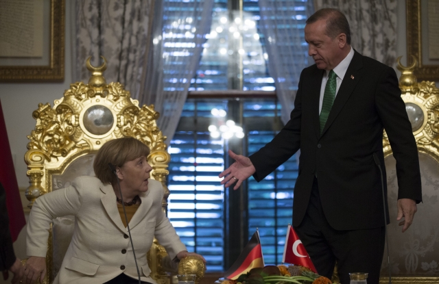 Merkel török kollaboráns!