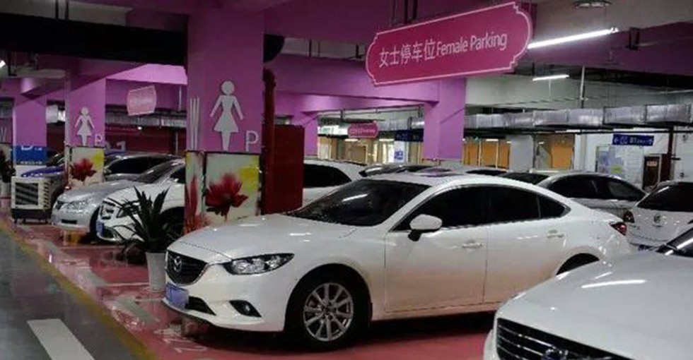 Egy ősi viccet keltettek életre a kínaiak! - női parkoló
