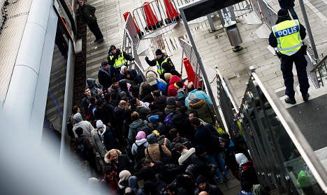 Elképesztő számú migráns hagyja ott pénzért önként Svédországot