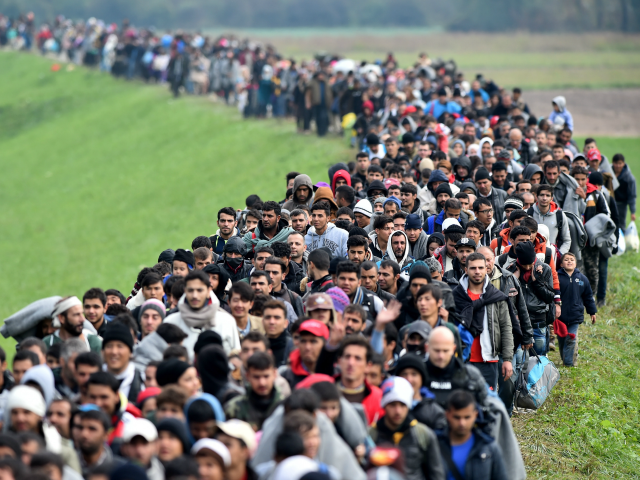 Franciaországból idén ötödével kevesebb migránst toloncoltak ki