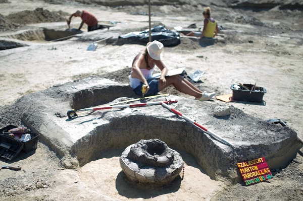 Urnatemetőt tárnak fel a régészek Szalkszentmárton külterületén