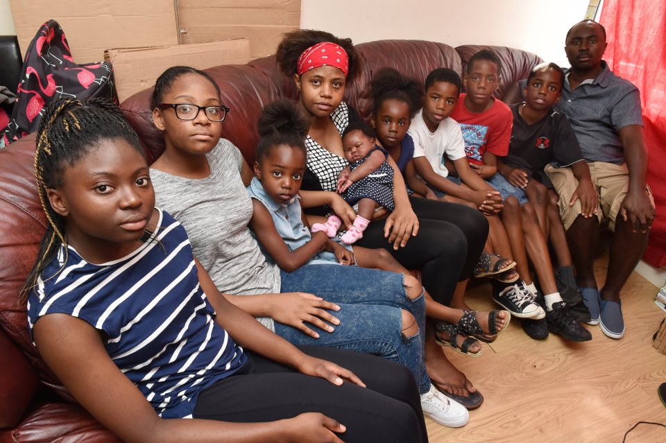 A 8 gyermekes család visszautasította a kínált lakást, mert nem volt benne étkező