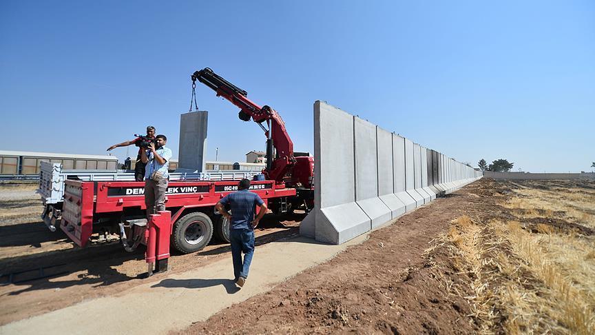 Törökország 900 kilométeres falat épít a török-szír határon
