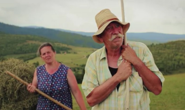 Beégtek a nagyképű nyugati turisták, amikor Csíksomlyót keresték – videó