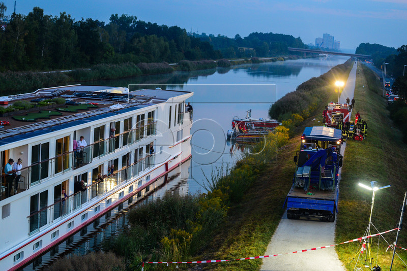 Hídnak ütközött egy szállodahajó Bajorországban, két magyar meghalt