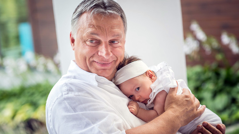 Tündéri első fotó Orbán Viktor unokájáról