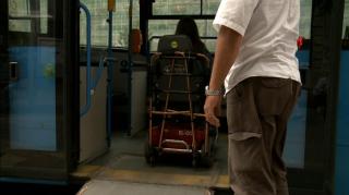 Kerekesszékes utast nem volt hajlandó elvinni a buszsofőr Budapesten – videó