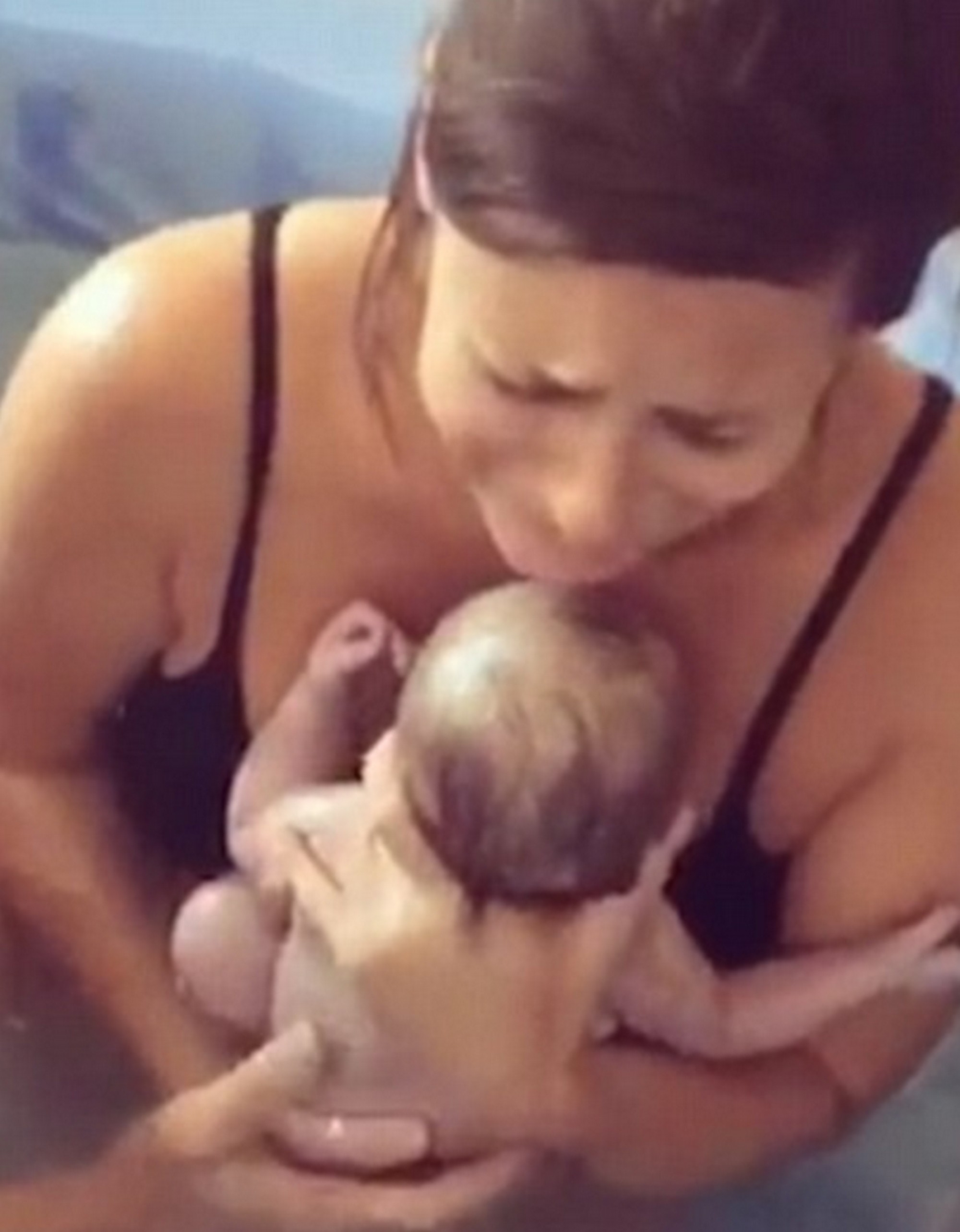 Hihetetlen pillanat- ilyen gyors szülést is ritkán látni- videó
