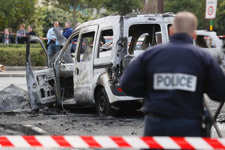 Élve égették meg a két rendőrtisztet egy franciaországi no-go zónában!